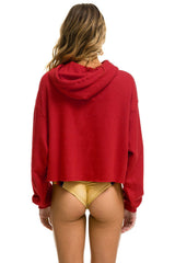 LOGO CROPPED PULLOVER HOODIE - CRIMSON