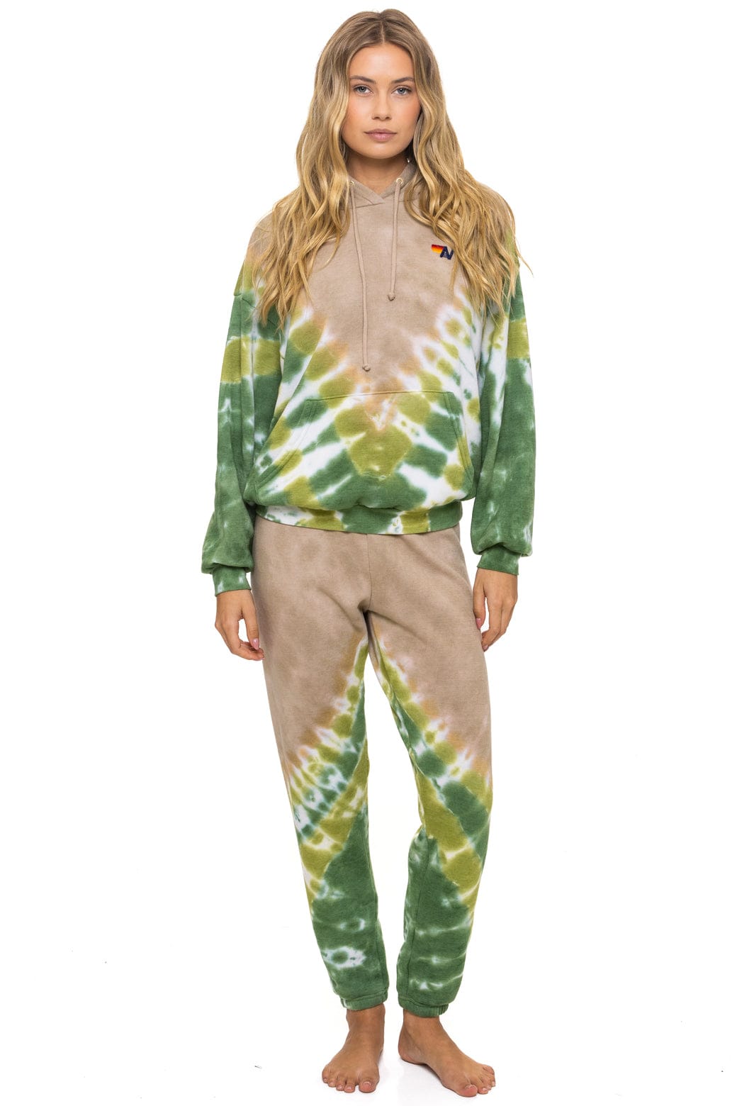 HAND DYED V RELAXED PULLOVER HOODIE - TIE DYE SAND // JUNGLE