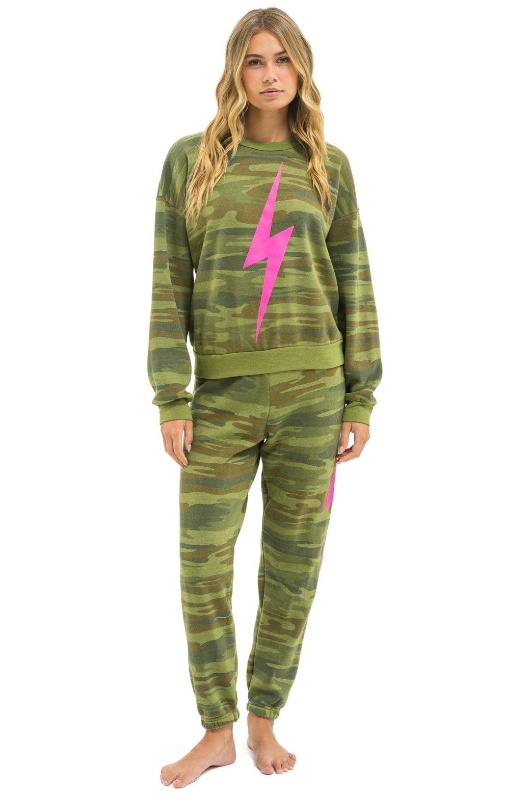 BOLT RELAXED CREW SWEATSHIRT - CAMO // NEON PINK